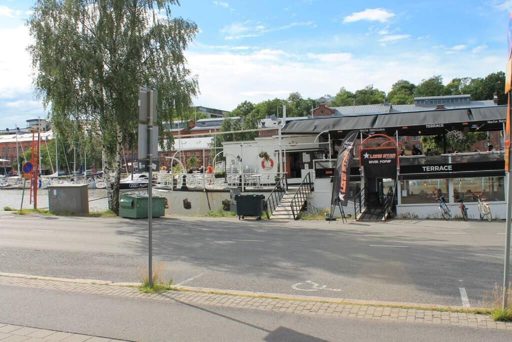 Huoneisto Riverside Loft With Sauna *