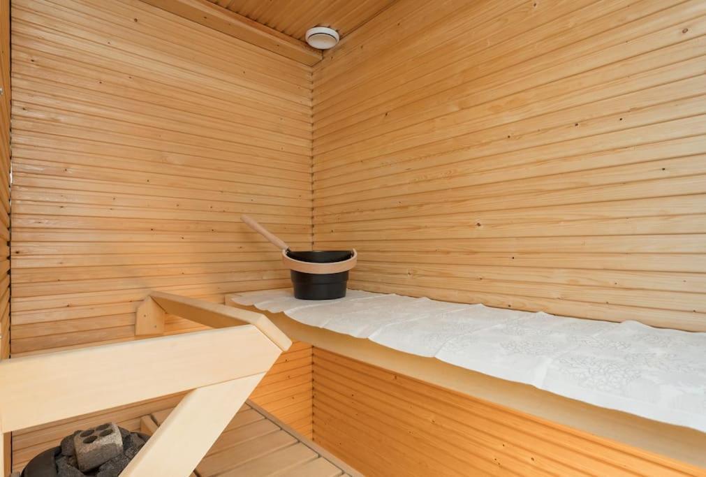 Huoneisto Riverside Loft With Sauna