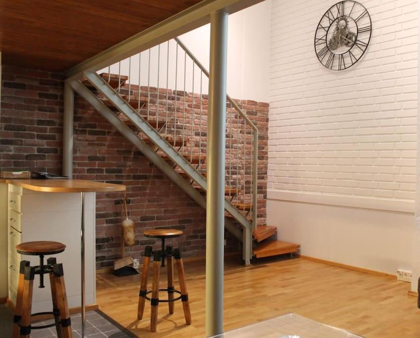 Huoneisto Riverside Loft With Sauna *